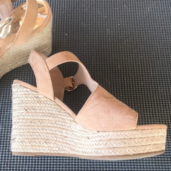 Size 8 1/2 tan suede 70s retro platform wedge - Picture 4 of 5